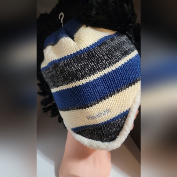 BNWOT Toronto Maple Leafs Reebok Mohawk Toque - Picture 5 of 5